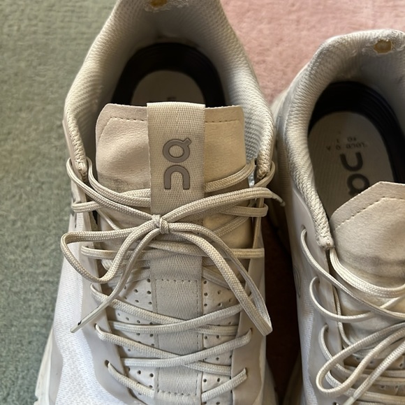 ON Running Cloudnova Form - Picture 8 of 11